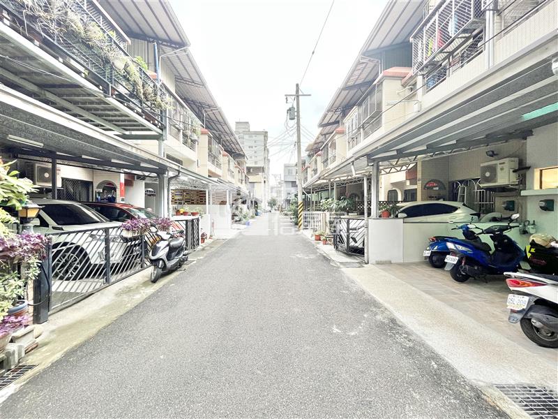 機捷旁前院車庫美透天房屋室內格局與周邊環境