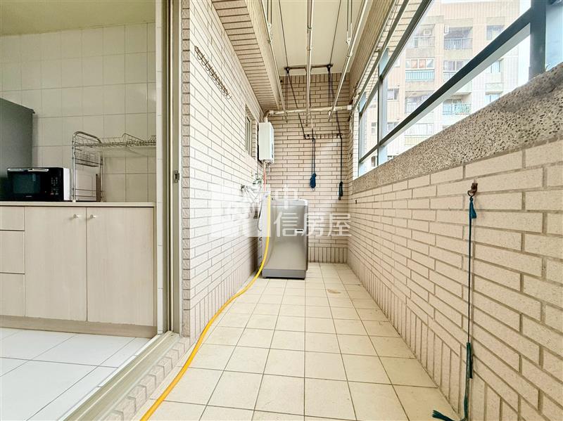 摩登歐洲三房平車房屋室內格局與周邊環境