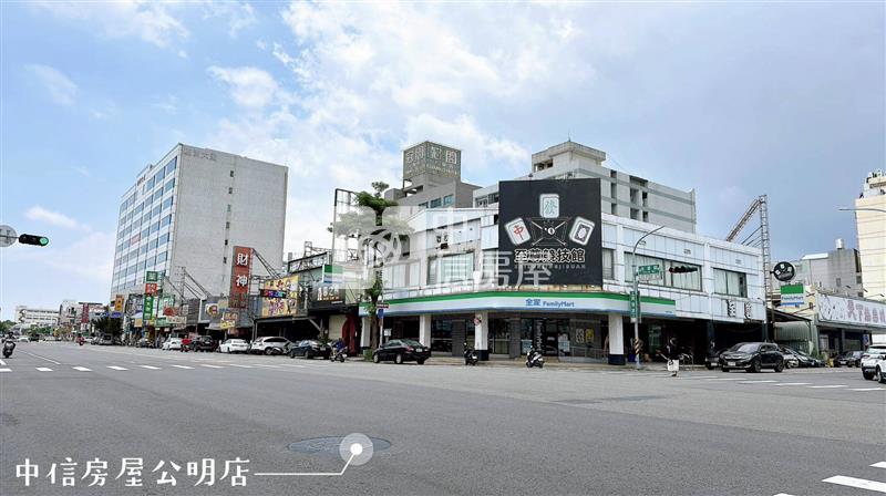 友愛商圈12米大面寬商業區金店面房屋室內格局與周邊環境