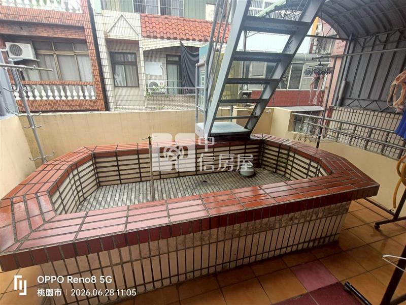 中壢體育園區旁活巷透天房屋室內格局與周邊環境