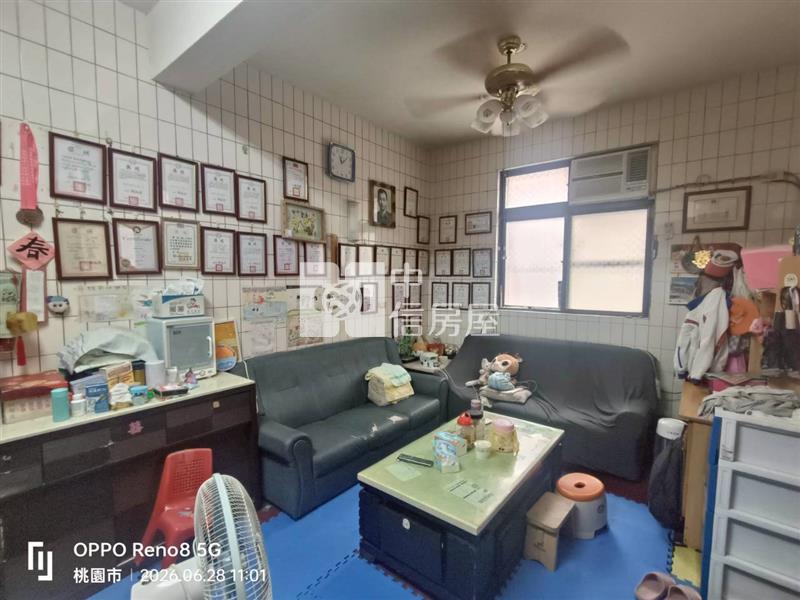中壢體育園區旁活巷透天房屋室內格局與周邊環境