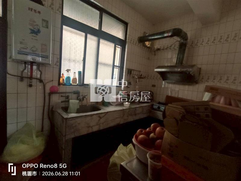 中壢體育園區旁活巷透天房屋室內格局與周邊環境