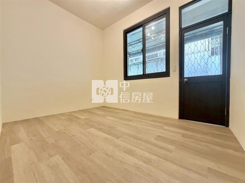 樹德商圈庭院停車透天房屋室內格局與周邊環境