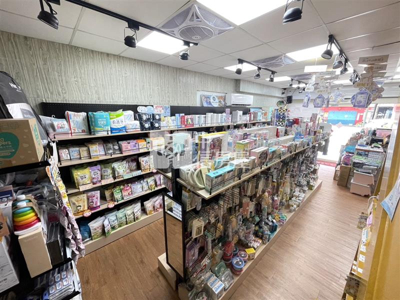 礁溪市區省道旁三角窗金店面房屋室內格局與周邊環境