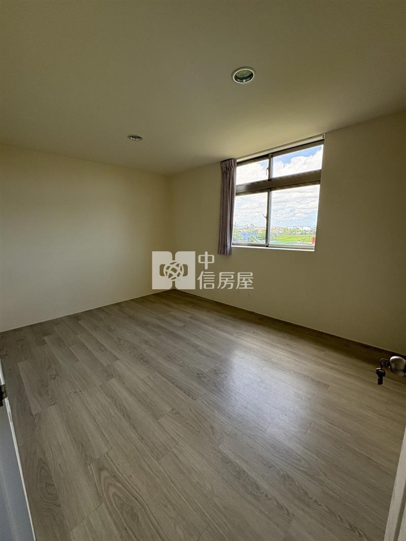 忠愛莊崙坪邊間面寬透天房屋室內格局與周邊環境