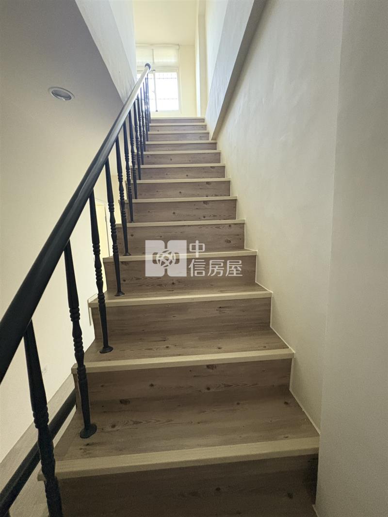 忠愛莊崙坪邊間面寬透天房屋室內格局與周邊環境