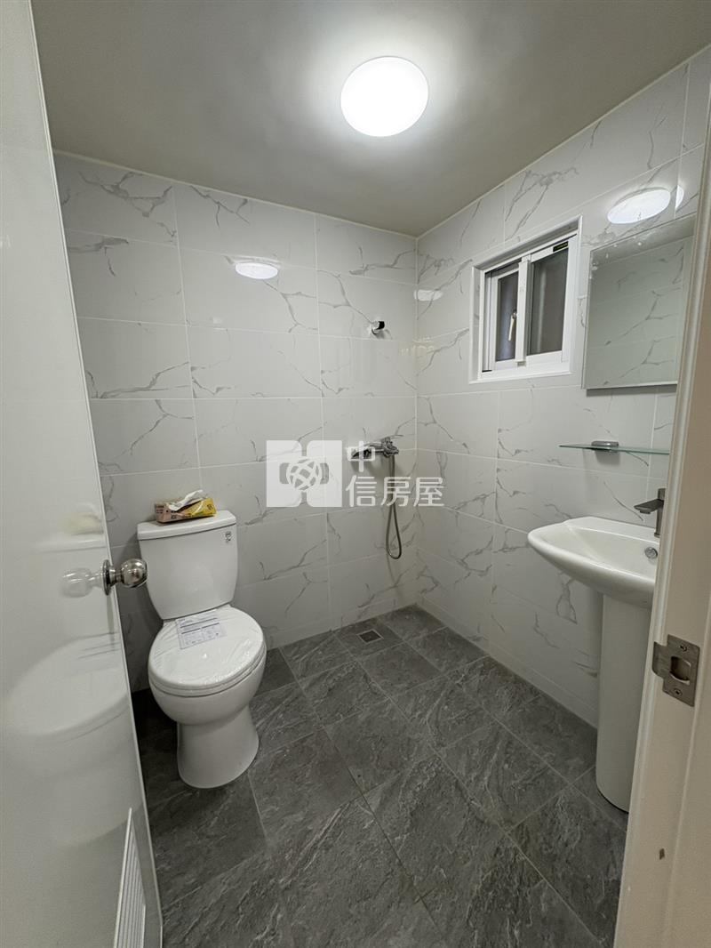 忠愛莊崙坪邊間面寬透天房屋室內格局與周邊環境