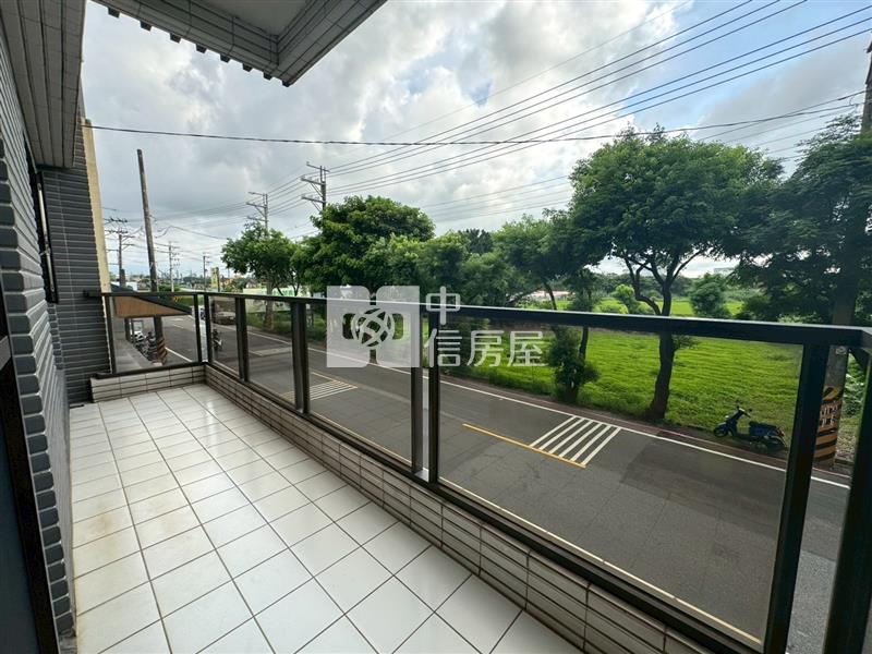 10年屋低公設比21%,前後陽台電梯大兩房房屋室內格局與周邊環境