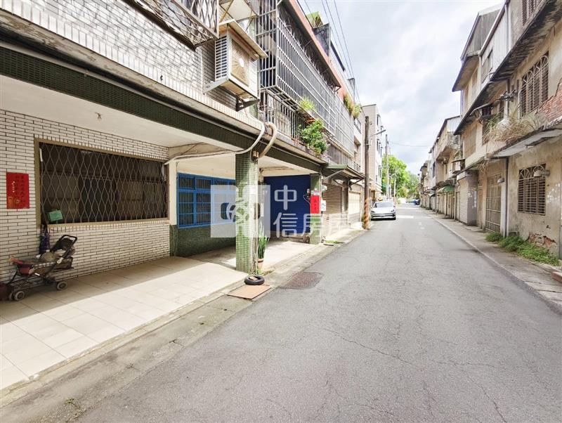 龍岡森林公園活巷前院停車美透天房屋室內格局與周邊環境