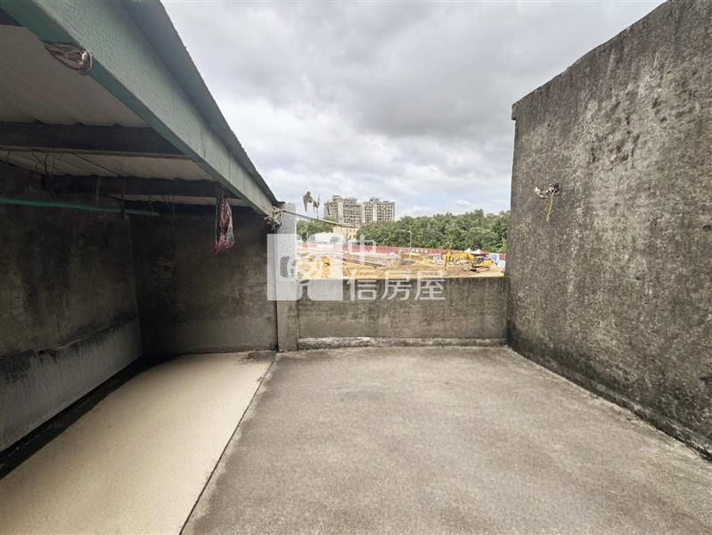 龍岡森林公園活巷前院停車美透天房屋室內格局與周邊環境