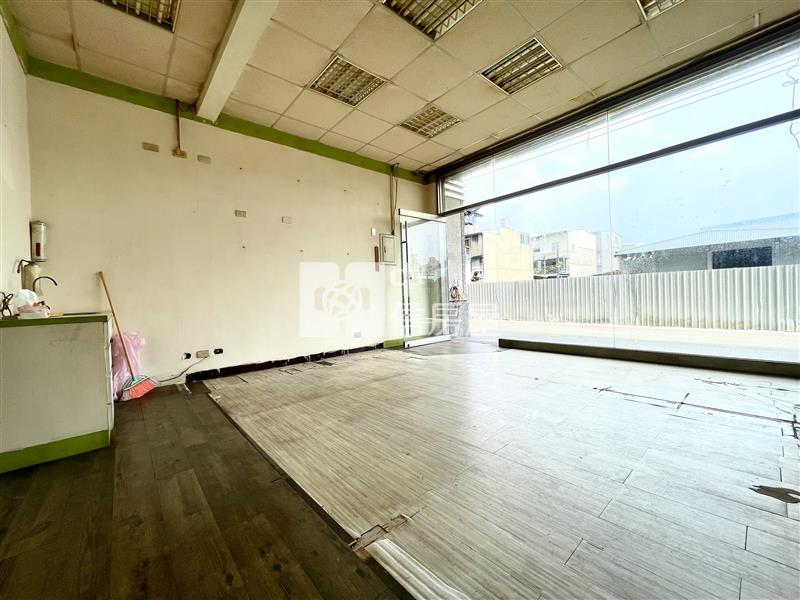 體育園區元邦華府店面+車位房屋室內格局與周邊環境