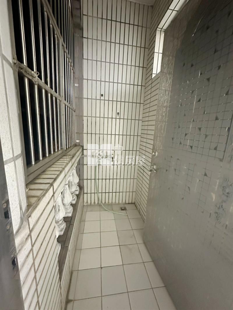 專任~近高原交流道前院停車大地坪透天~旁邊店家多房屋室內格局與周邊環境
