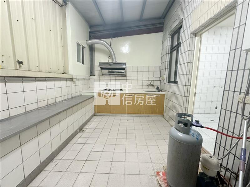 專任~近高原交流道前院停車大地坪透天~旁邊店家多房屋室內格局與周邊環境
