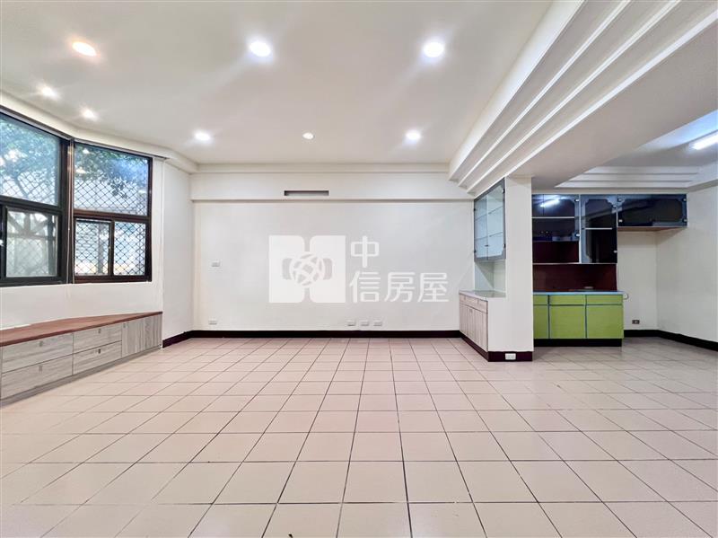 中壢後站林森國小大面寬8米活巷7房別墅房屋室內格局與周邊環境
