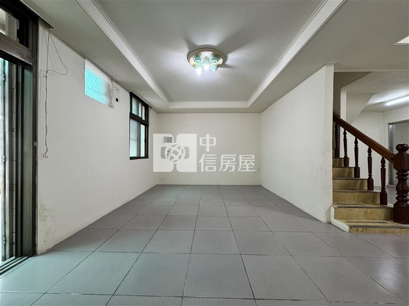 龍潭北龍交流道透天店面房屋室內格局與周邊環境