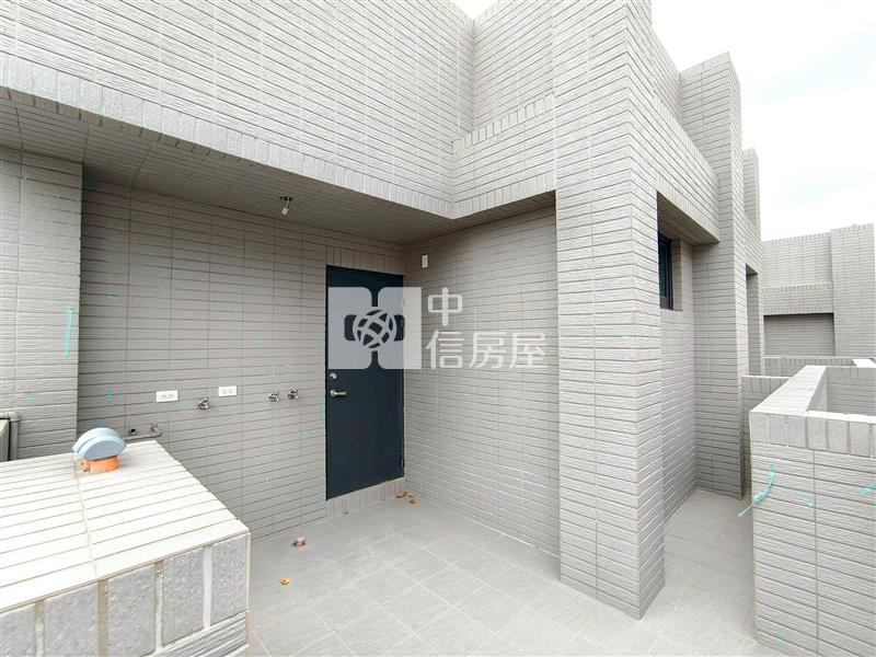正十期全新大面寬角間電梯別墅房屋室內格局與周邊環境