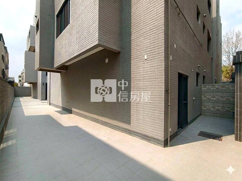 正十期全新大面寬角間電梯別墅房屋室內格局與周邊環境