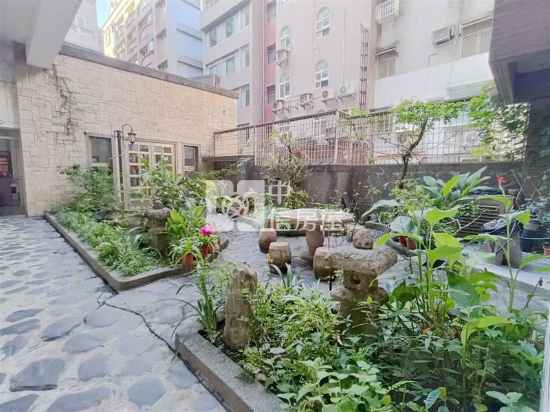 帝國邊間溫泉湯屋房屋室內格局與周邊環境