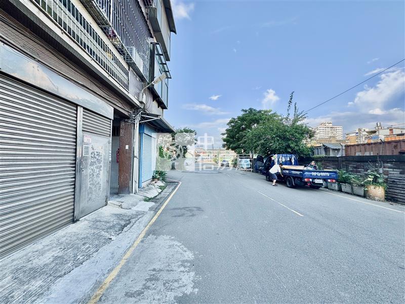中壢火車站走路5分鐘收租三套房三陽台(頂樓有搭鐵皮)房屋室內格局與周邊環境