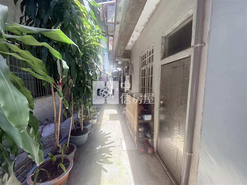 南埔全新整理車庫美墅房屋室內格局與周邊環境