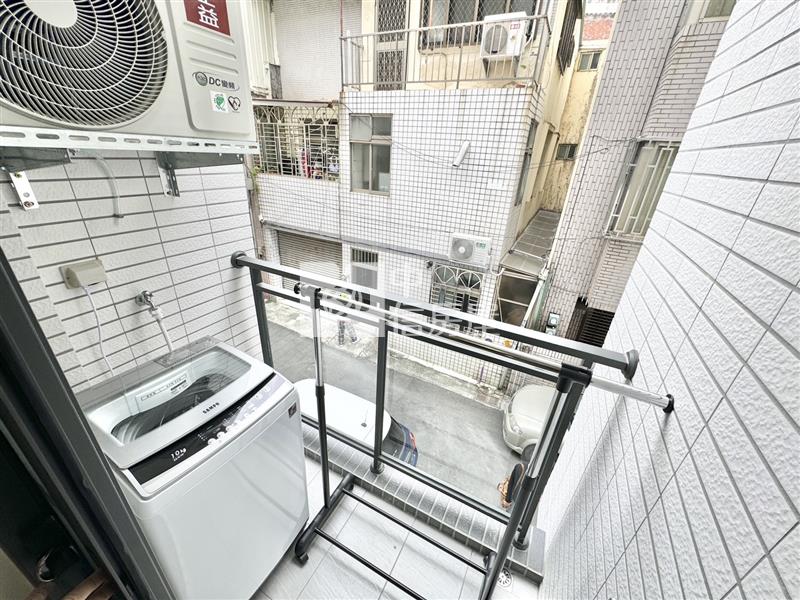 中國醫全新15間電梯透套房屋室內格局與周邊環境