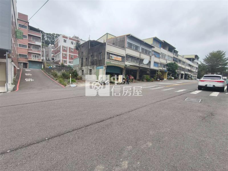 頭份，低總價8米大面寬黃金角地房屋室內格局與周邊環境