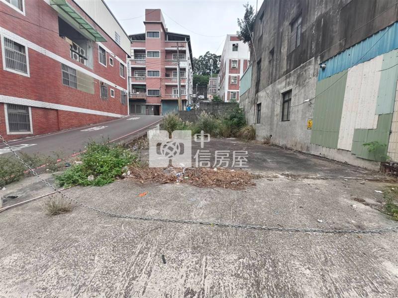 頭份，低總價8米大面寬黃金角地房屋室內格局與周邊環境