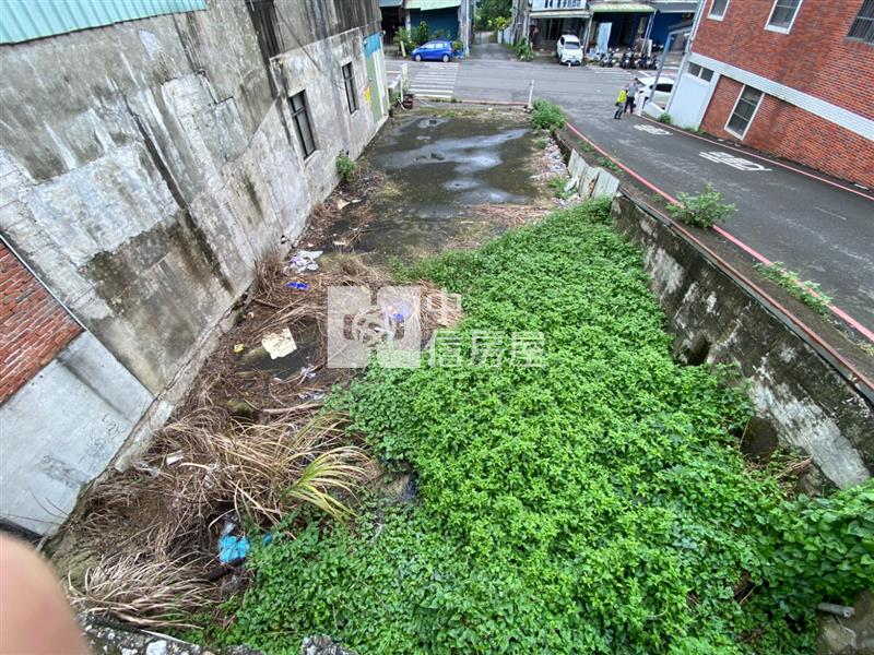 頭份，低總價8米大面寬黃金角地房屋室內格局與周邊環境