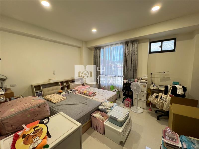 專任-育英國小正對面大地坪輕屋齡美別墅房屋室內格局與周邊環境