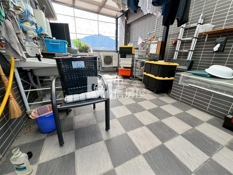 專任-育英國小正對面大地坪輕屋齡美別墅房屋室內格局與周邊環境