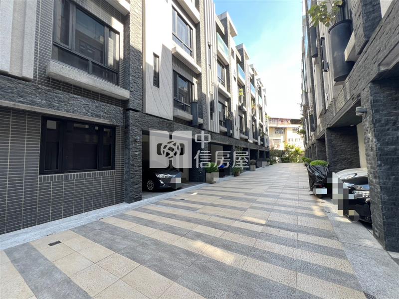 專任-育英國小正對面大地坪輕屋齡美別墅房屋室內格局與周邊環境