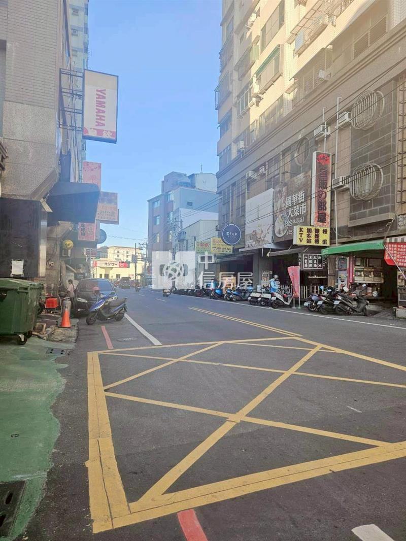台南應大旁龍的天下2改3房車位房屋室內格局與周邊環境