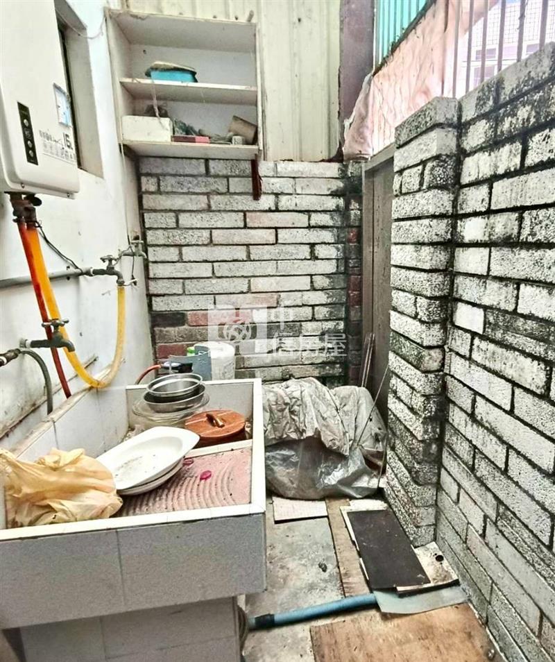 近青埔大園中西路二段前院停車湖景透天房屋室內格局與周邊環境