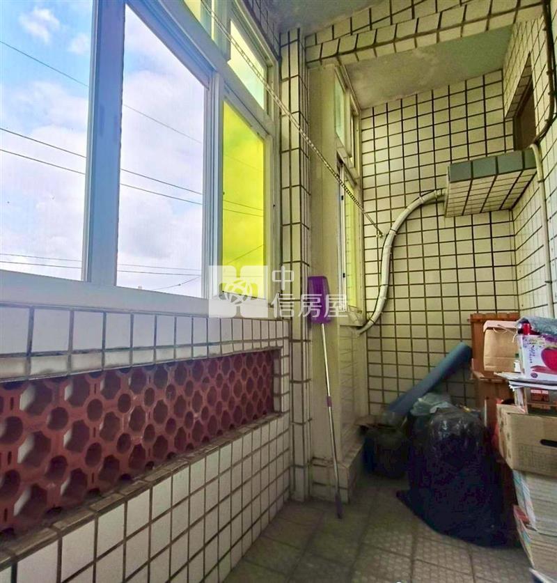 近青埔大園中西路二段前院停車湖景透天房屋室內格局與周邊環境