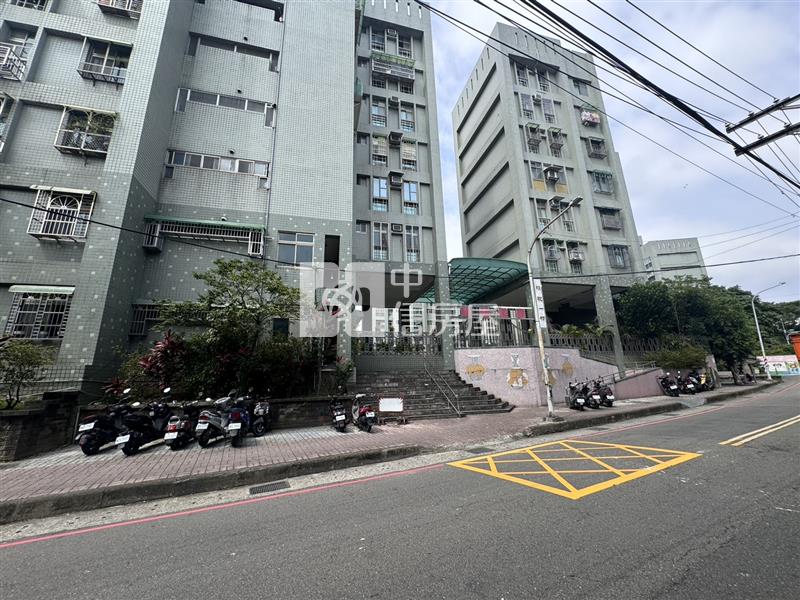 桃園明駝一村四房平車房屋室內格局與周邊環境