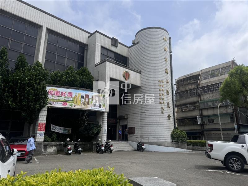 桃園明駝一村四房平車房屋室內格局與周邊環境