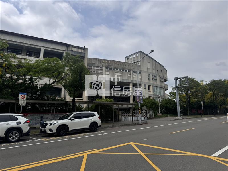 桃園明駝一村四房平車房屋室內格局與周邊環境