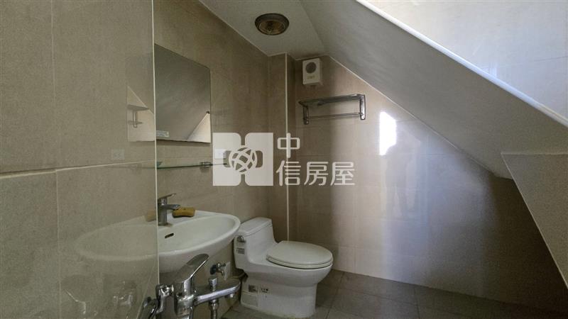 員林浮圳路車庫別墅房屋室內格局與周邊環境