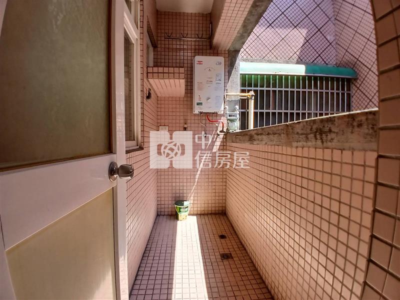 台北比佛利山莊美2房房屋室內格局與周邊環境