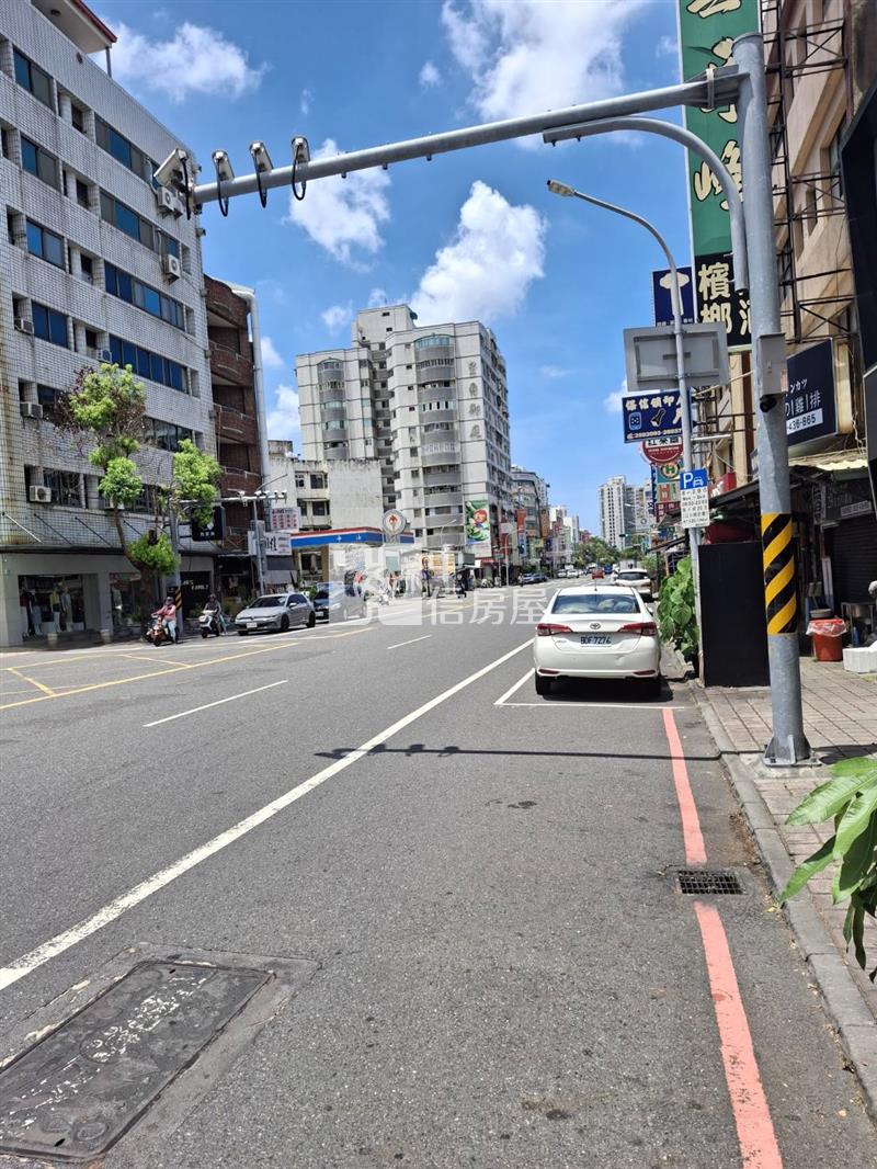 鄰近崇學路東門路大面寬建地房屋室內格局與周邊環境