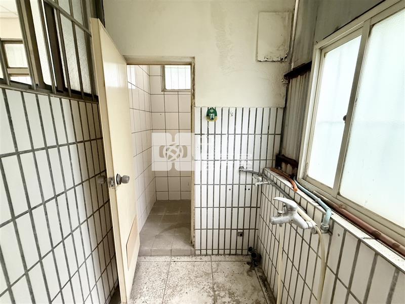 一中商圈黃金地段|邊間2樓透天|翻新危老首選房屋室內格局與周邊環境