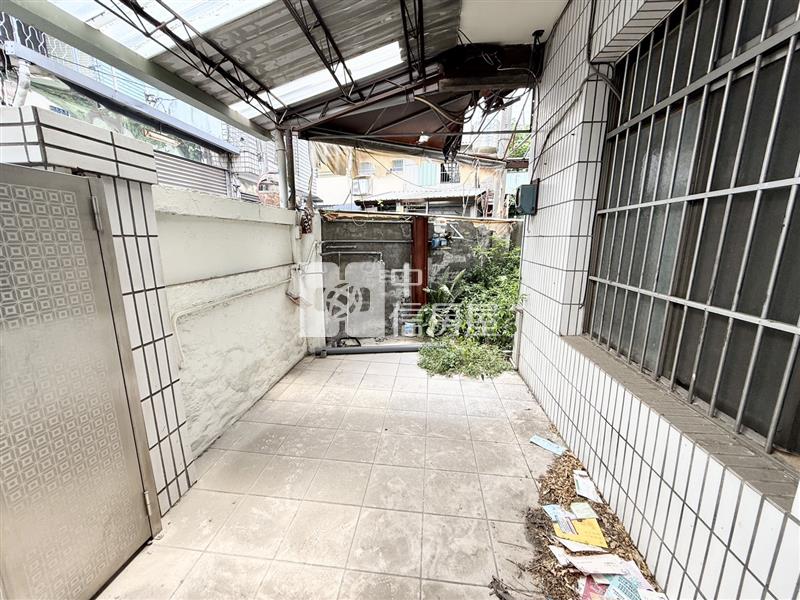 一中商圈黃金地段|邊間2樓透天|翻新危老首選房屋室內格局與周邊環境