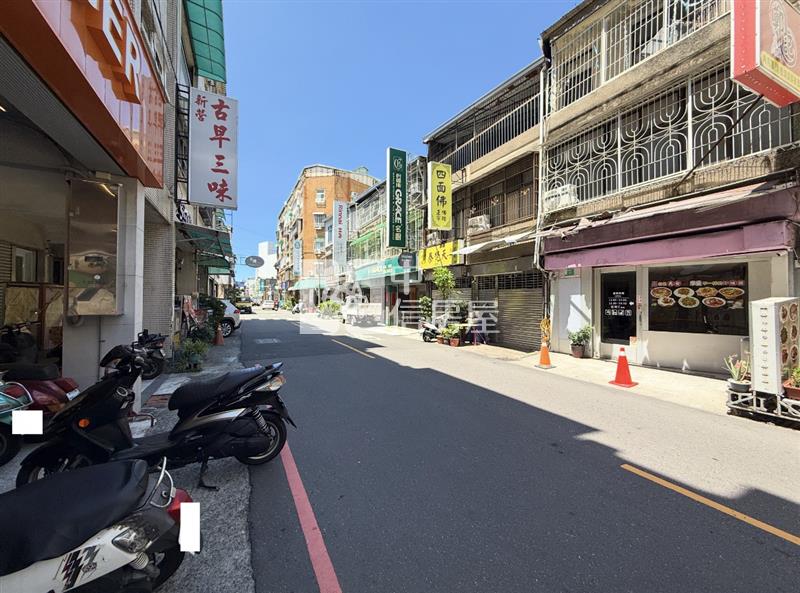裕豐街38坪5樓健身寓房屋室內格局與周邊環境
