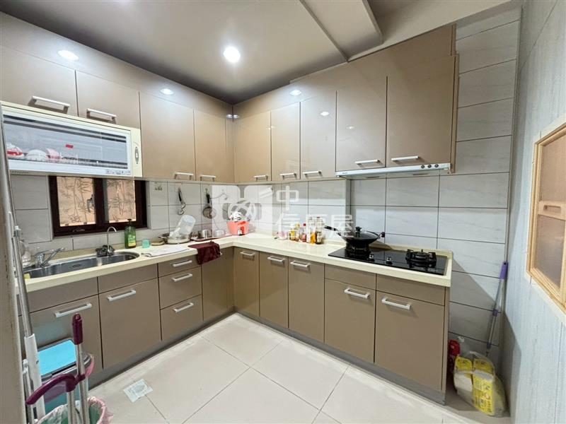 明道中學旁輕屋齡臨路美透店房屋室內格局與周邊環境