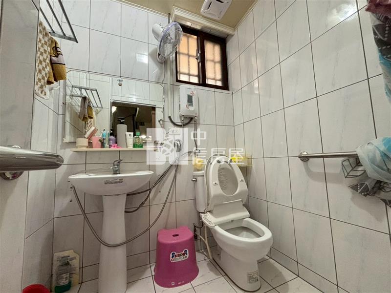 明道中學旁輕屋齡臨路美透店房屋室內格局與周邊環境