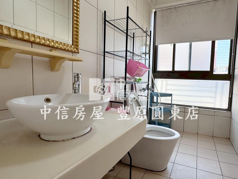 市中心星光房屋室內格局與周邊環境