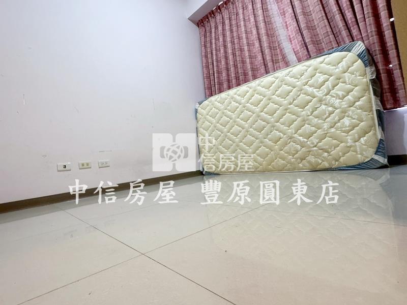 市中心星光房屋室內格局與周邊環境