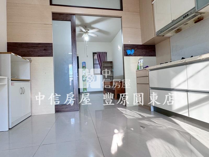 市中心星光房屋室內格局與周邊環境