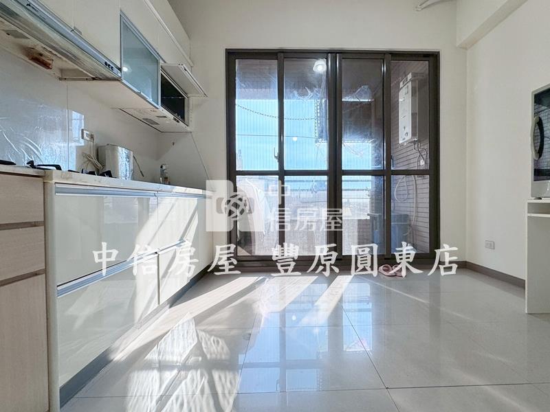 市中心星光房屋室內格局與周邊環境