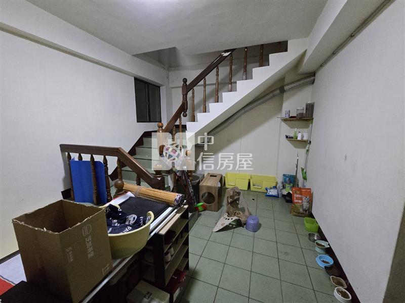 花蓮市中正國小前黃金店面房屋室內格局與周邊環境